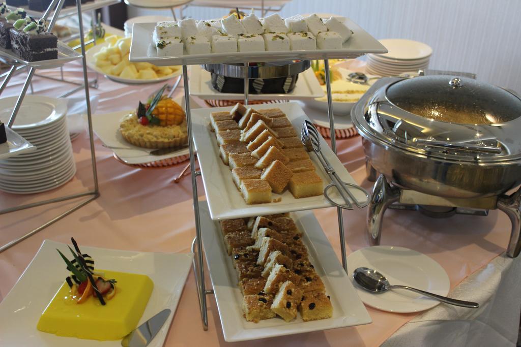 Continent Sumou Hotel Al Khobar Exterior photo